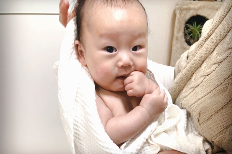 ワッフルリネンタオルと赤ちゃん